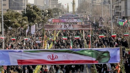 Iranians mark victory anniversary of Islamic Revolution (Video)