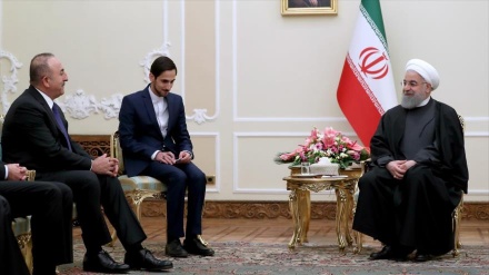 Rohani insiste en aumento de relaciones con Turquía