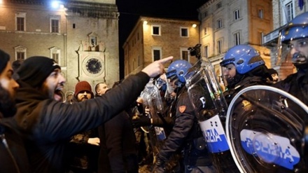 Italia, Mondo Convenienza, sciopero, lavoratori sgomberati con violenza