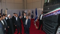 イランのローハーニー大統領、国内で製造された自動車の見本市を視察