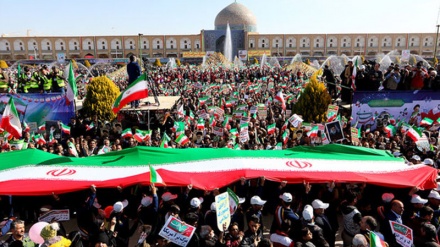 11日にイラン全国で、革命勝利記念日の行進（動画）