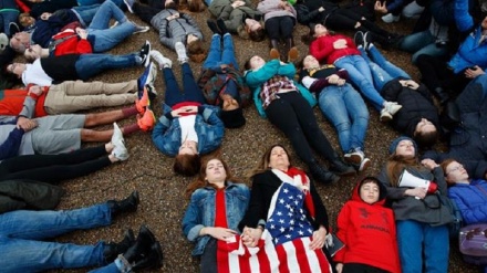 US students stage lie-in protest before WH after Florida school shooting