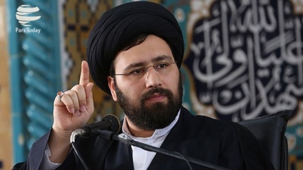 Pavarësia intelektuale dhe dëshira për liri e popullit iranian u realizua me maturinë e Imam Khomejnit (ra)