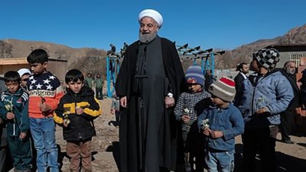 イラン大統領、南東部の被災地の復興と地震対策を強調