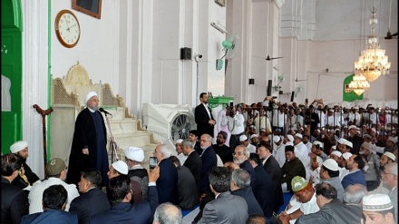 Rais Rouhani asisitiza umuhimu wa umoja wa Waislamu dhidi ya maadui
