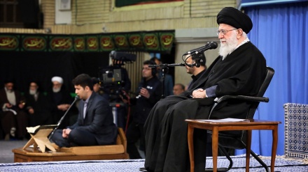 Líder elogiou a presença massiva no aniversário da Revolução Islâmica (+ fotos)