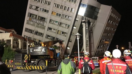 (VIDEO) Terremoto in Taiwan, il palazzo collassa