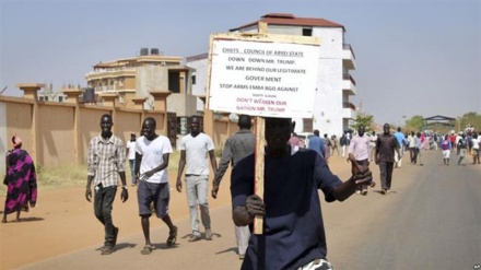 South Sudanese rally against US, beat reporters