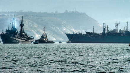 Tensione nel Bosforo: nave da guerra britannica invade la rotte di una nave russa