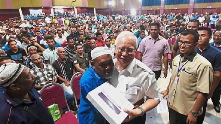 PM Malaysia Bagikan BLT untuk Tujuh Juta Warga