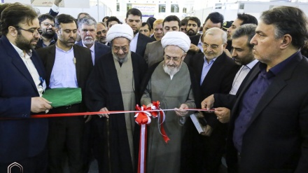 Pembukaan Pameran Buku Agama di Qom