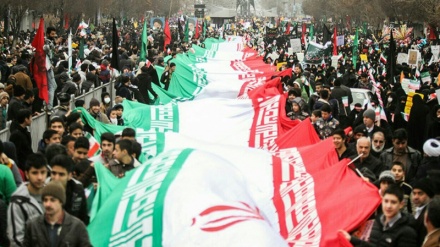 イランで、革命記念日に因んだ国民の全国的な行進イベントが実施