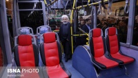 イランのローハーニー大統領、国内で製造された自動車の見本市を視察