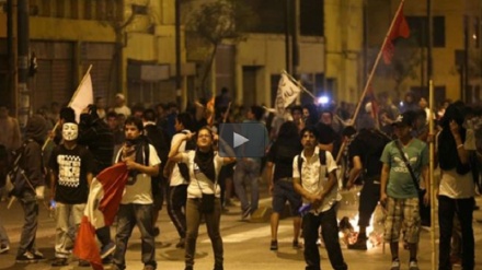 Students in Peru clash with police over new labor laws