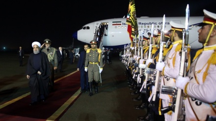 Presidente Rouhani volta para casa da Índia
