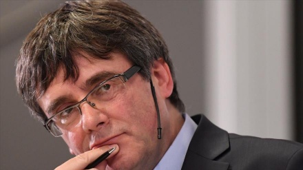 Catalogna, Ue revoca l'immunità a Puigdemont