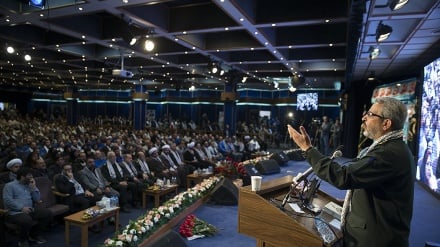 Rahbar Hadiri Kongres Masyarakat Buruh Pejuang Iran