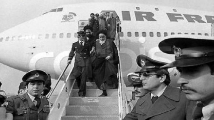 Recalling the arrival of Imam Khomeini from exile