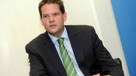 Eurodeputeti Mandl: Harrojeni nacionalizmin, duajeni flamurin tuaj