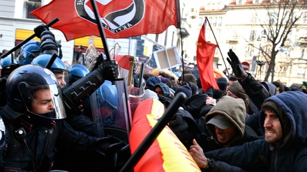 वीडियो रिपोर्टः अमरीका के ख़िलाफ़ अब इटली में फूटा ग़ुस्सा, प्रदर्शनकारियों में गहरा आक्रोश कहा क्या ख़ुद को दुनिया  का मालिक समझता है अमरीका?!