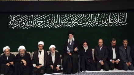 Hz. Fatıma sa. yas merasimi dün akşam da İslam inkılabı rehberinin katılımıyla düzenlendi