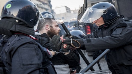 Violent clashes erupt between police and protesters in Italy