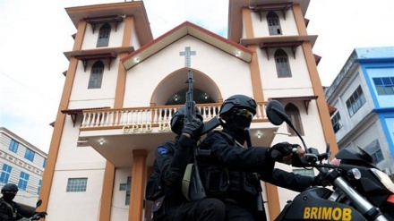 Indonesia, attacchi in 3 chiese; morti
