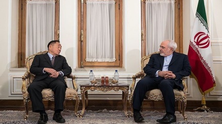 Zarif recebe enviado do presidente das Filipinas, em Teerã