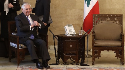 Michael Aun e pret me ftohtësi Rex Tillerson në pallatin presidencial