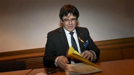 Spain: Catalonia parliament backs Puigdemont’s right to leadership