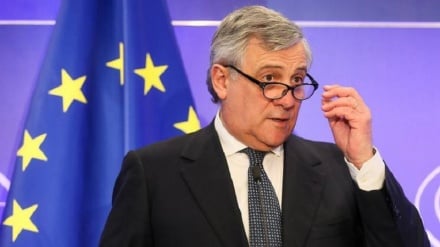 Facebook, l'UE chiede lumi