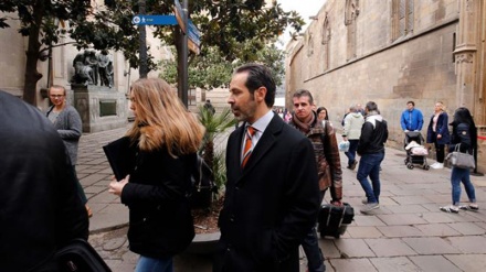 Spanish police raid Catalan govt. premises, arrest regional official 
