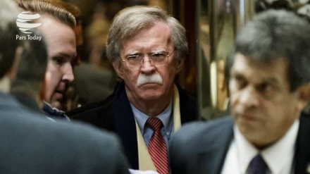 बड़बोले जान बोल्टन का मुंह किसने बंद कर दिया? मुख्य बैठकों में नज़र नहीं आ रहे हैं अमरीकी राष्ट्रीय सुरक्षा सलाहकार