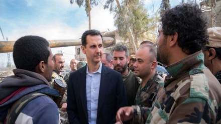 Dukung Militer Suriah, Assad Kunjungi Ghouta Timur 