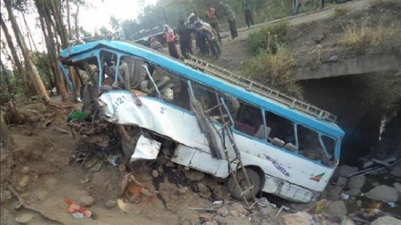 Bus precipita per 50 metri in un burrone in Bolivia: almeno 15 morti