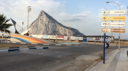 Gibraltar amenaza con rescindir derechos de españoles si se le excluye de un acuerdo sobre el Brexit