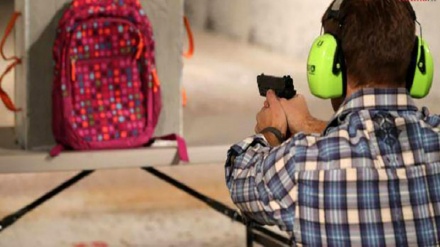 Бачаҳои амрикоӣ бо борхалта (сумка)-и зиддитир ба мактаб мераванд+видео