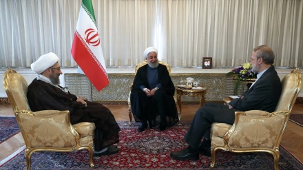 Encontros periódicos dos chefes de três poders iranianos/ insistir em reforço de fortalecer laços com os vizinhos 