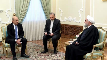 Presidente Rouhani em uma reunião com o ministro das Relações Exteriores francês (+ fotos)