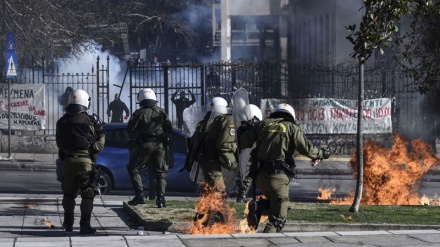 Përleshje midis anarkistëve të Ballkanit me policinë greke