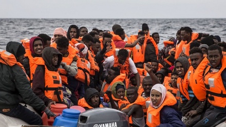 Migranti, Austria vuole vietare domande d'asilo in Europa