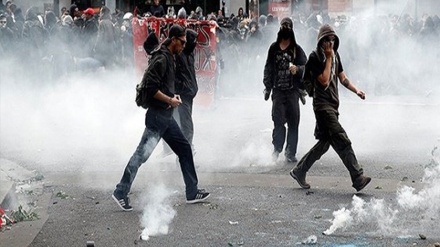 Francezët refuzojnë reformat e Macron, i vënë flakën Parisit