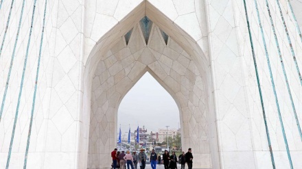 La tour Azadi pendant Norouz