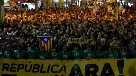 Catalan independence protesters clash with police in Barcelona