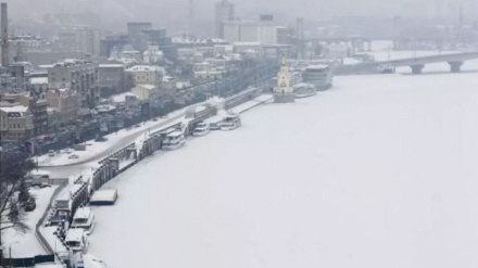 Cold snap paralyzes Europe, more die