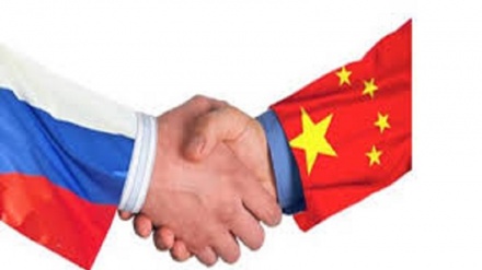 中国外长就与俄罗斯拓展关系作出强调