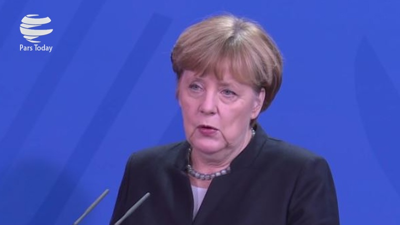 Merkel: İran'la nükleer anlaşmaya bağlı kalacağız