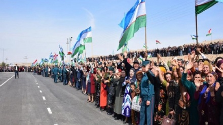 Шавкат Мирзиёев ва Эмомали Раҳмон Ғалаба – Амузанг – Хушади темир йўл тармоғини расман очиб берди