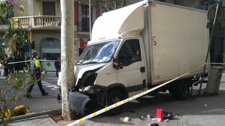 Caminhão atropela seis pessoas no centro de Barcelona