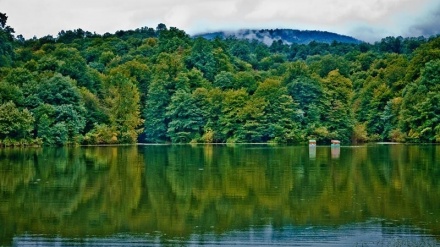 マーザンダラーン州のチャメスターン湖